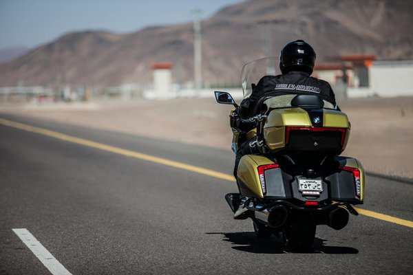 Expert Tips for Restoring Leather Upholstery in UK Classic Cars: Vital Steps for a Timeless Look